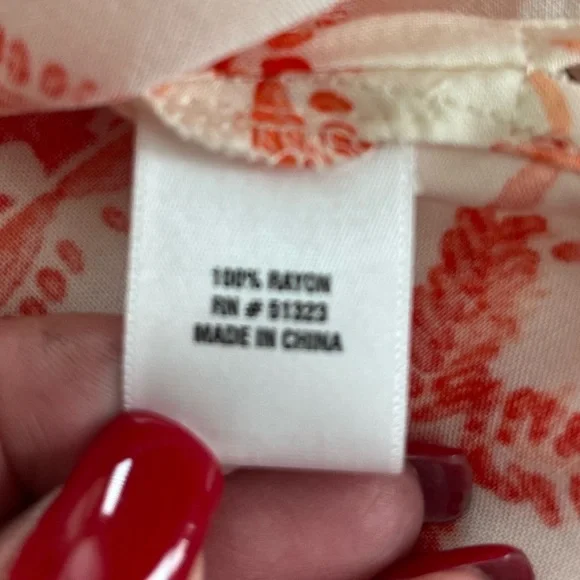 Vince Camuto Vibrant Red Seashell Print Rayon Blouse Women’s Size Small - Picture 15 of 15